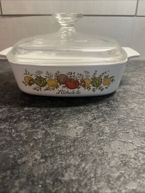1Qt Corningware Spice of Life White Glass Casserole Dish with lid. Great con
